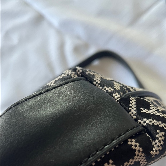 Tommy Hilfiger Monogram Black and White Crossbody Bag - Picture 5 of 6